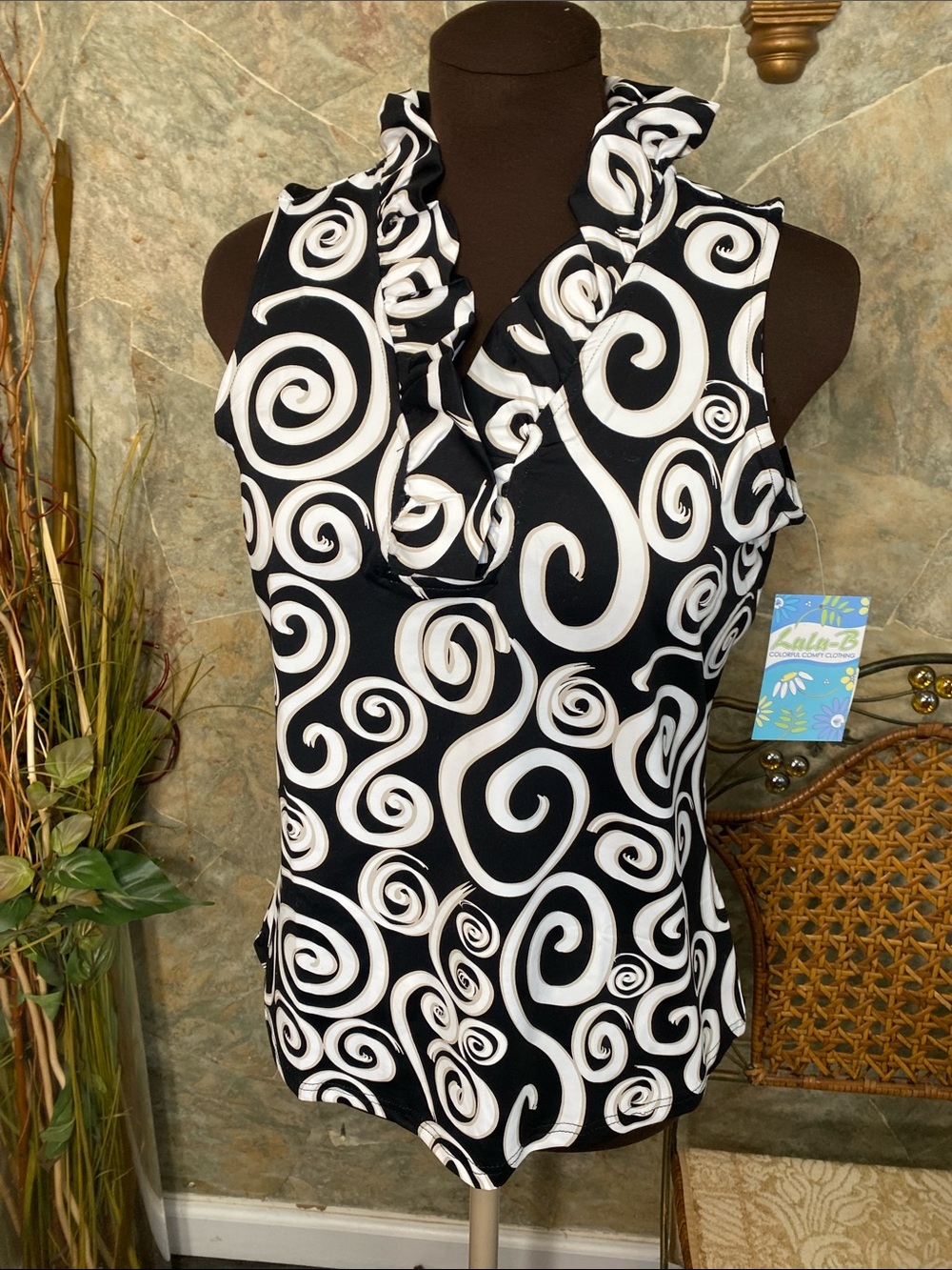 Lulu B black shirt top blouse tunic ruffles stretch wrinkle free travel classic